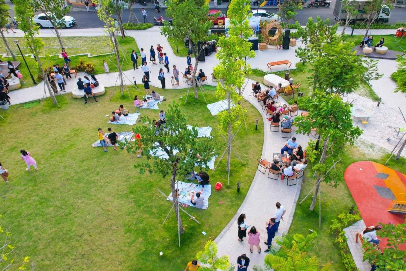 Cư dân sinh hoạt tại căn hộ bàn giao ngay Cara River Park