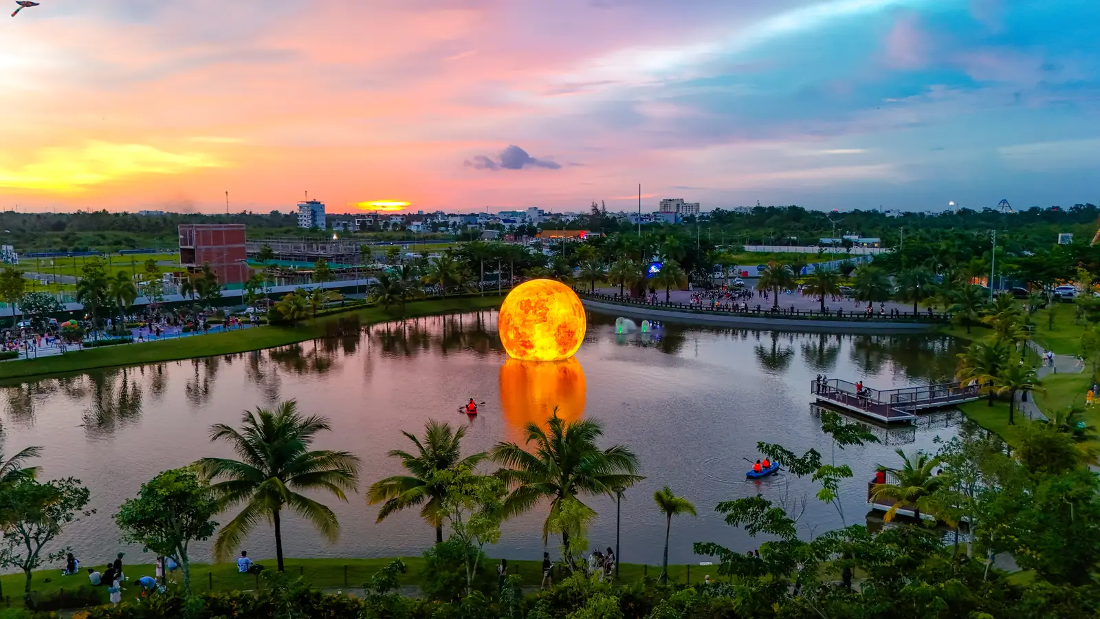 Hoàng hôn hồ trung tâm Nam Long II Central Lake