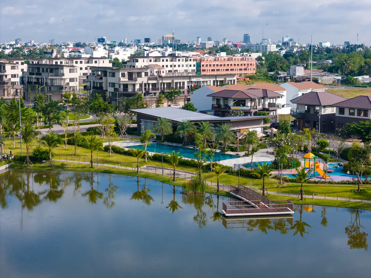 Khu biệt thự ven hồ Nam Long II