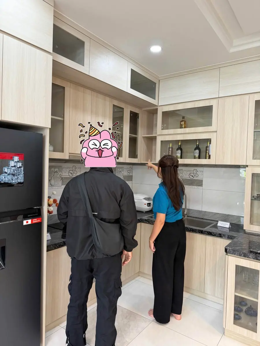 Khách tham quan bếp nhà mẫu Central Home